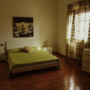 Camera grande con letto king size